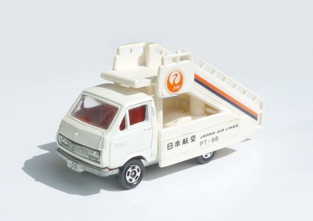 Tomica Toyota Hiace no.38.50 Japan Air Lines PT-98